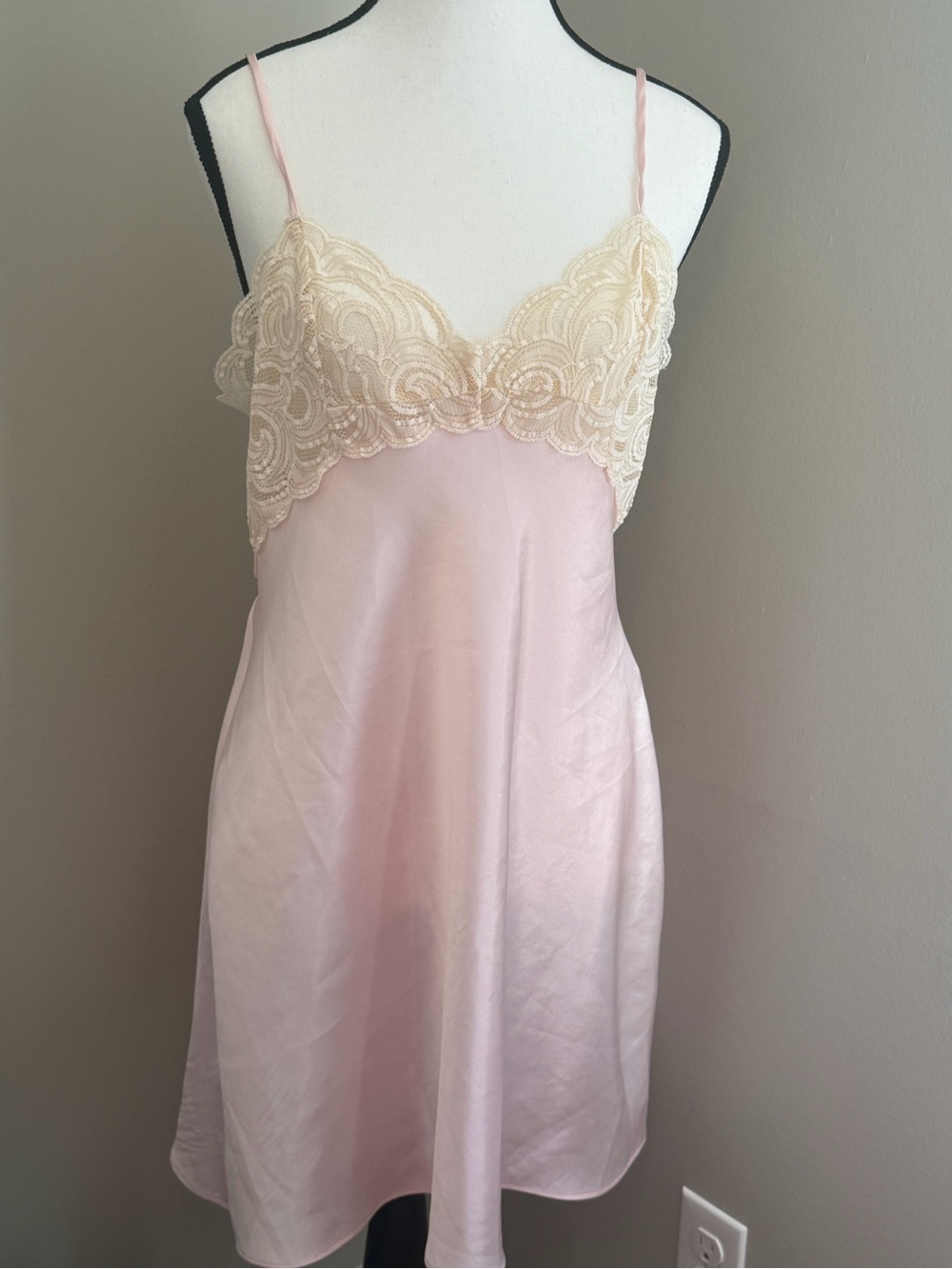 Vintage Fernando Sanchez Sanchez Too Pink Satin Lace Chemise Nightgown USA M
